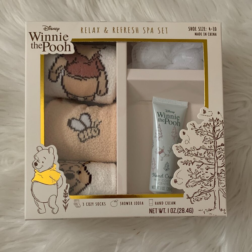DISNEY Winnie the Pooh Spa Set: Socks, Loofa, Hand Cream